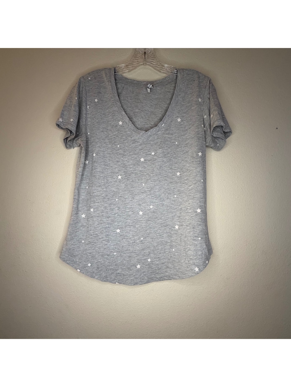 Z Supply Gray Short Sleeve Star Print V-Neck T-Shirt Size Small